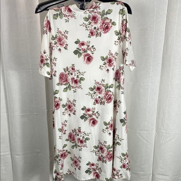 Floral Dress with Keyhole Neckline - Picture 6 of 6